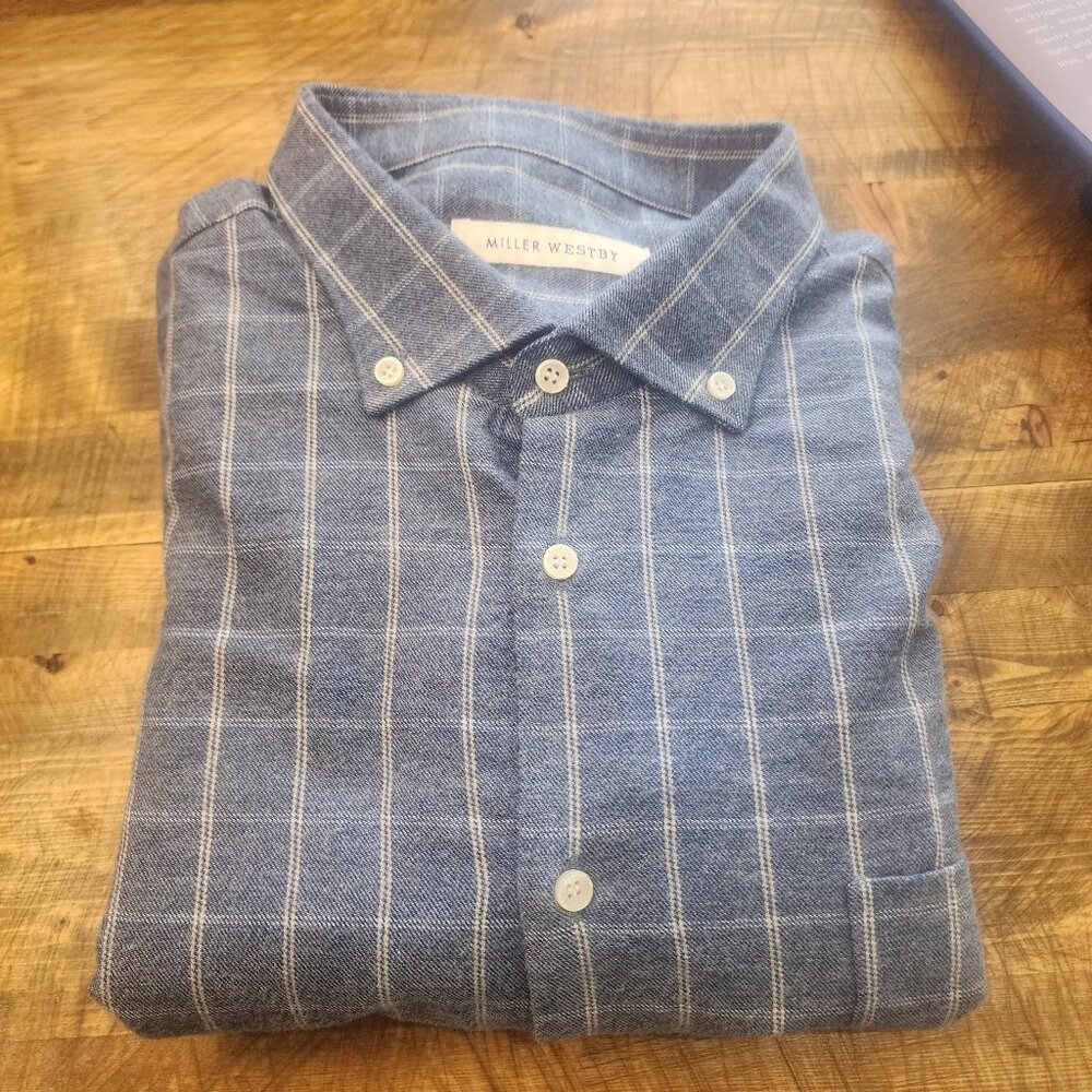 Brand new Blue and White Checked Men's Casual Button down Shirt